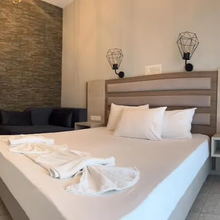 Hotel Ellas 3*