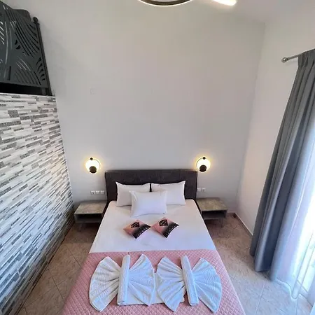 Hotel Ellas 3*