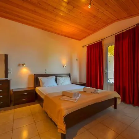 Hotel Ellas 3*