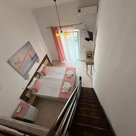 Hotel Ellas 3*