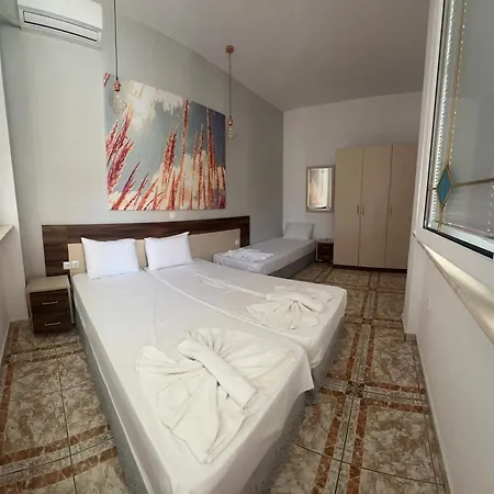 Hotel Ellas 3*